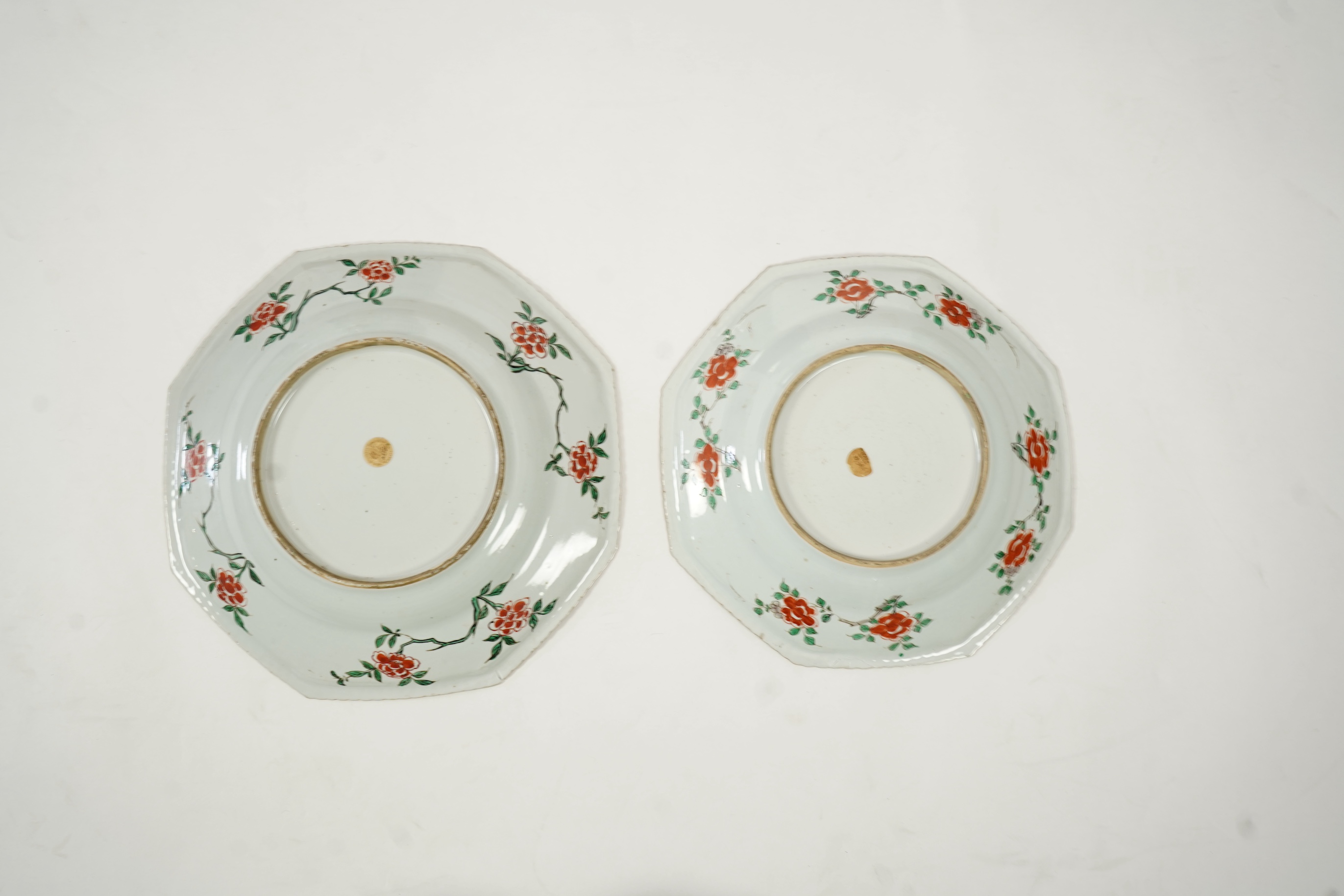 Two graduated Chinese famille verte octagonal dishes, Kangxi period